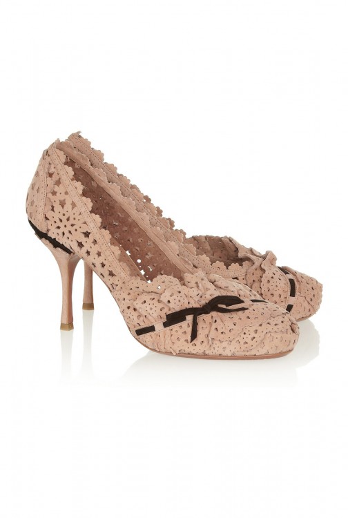 アライア　レーザーカットスエードパンプス