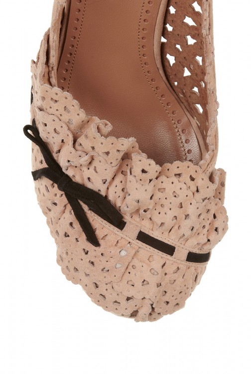 アライア　レーザーカットスエードパンプス