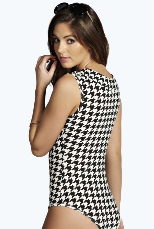 BOOHOO Kelly Sleeveless Dog Tooth Plunge Neck Bodysuit